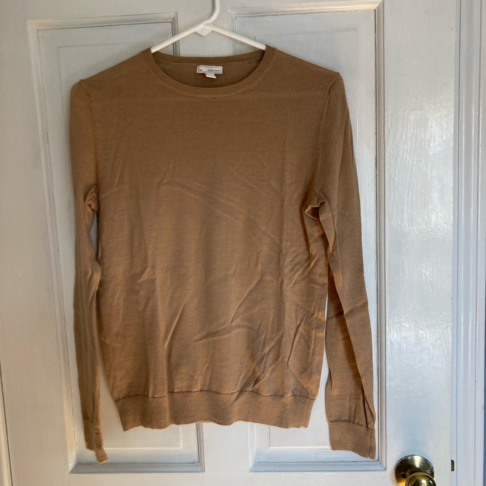Gap sweater